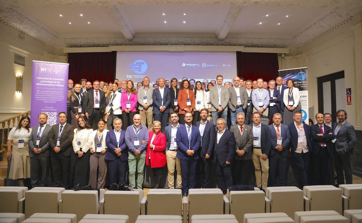 Redkoroko acompañando a Hyland en el #TICTREND2024